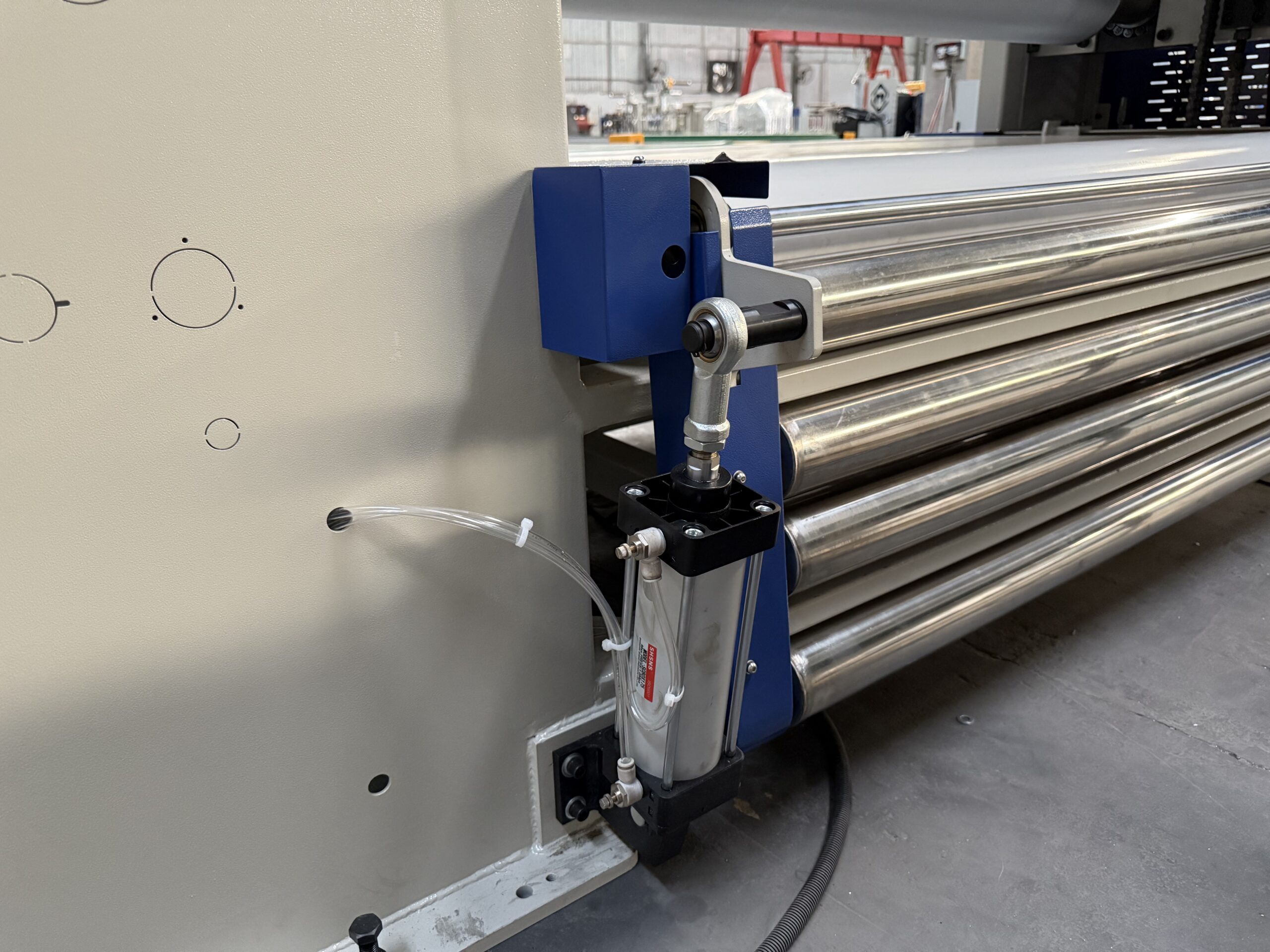 Cylinder for laminating machine