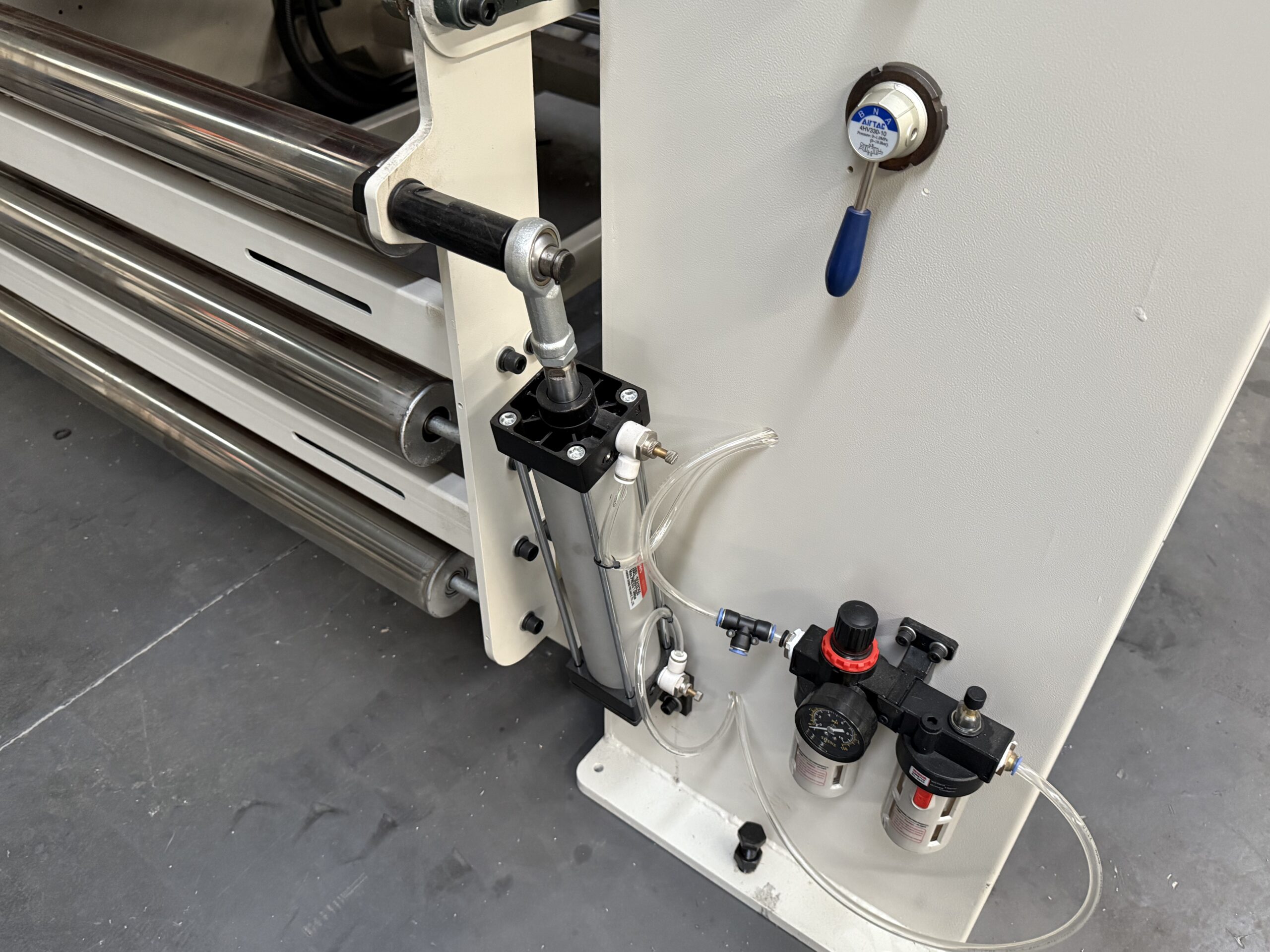 Cylinder for laminating machine